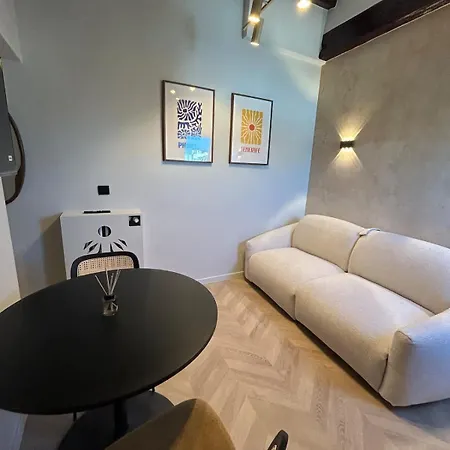 De Luxe Parc Monceau Apartment