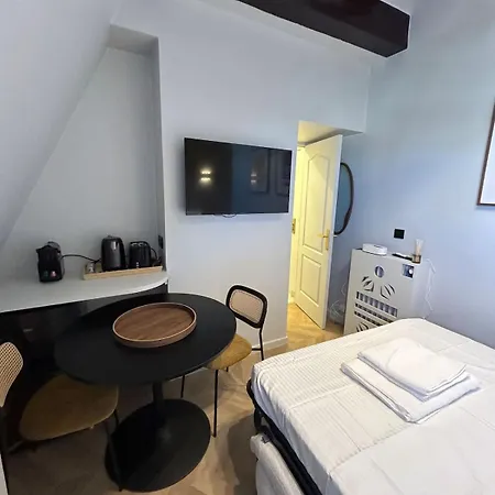 De Luxe Parc Monceau Apartment Paris