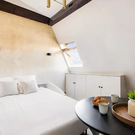 De Luxe Parc Monceau Apartment Paris