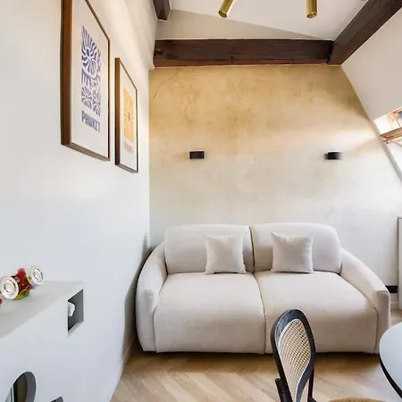 De Luxe Parc Monceau Apartment Paris