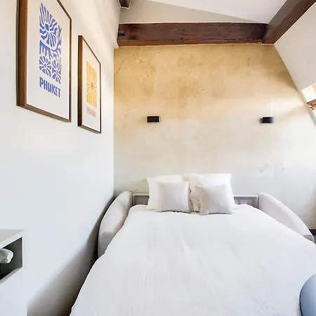 De Luxe Parc Monceau Apartment Paris